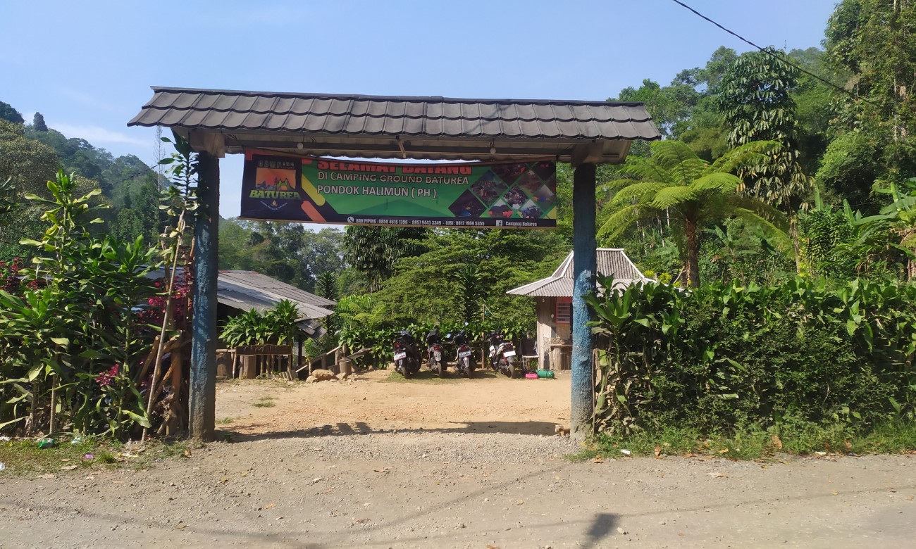 Gerbang masuk Baturea Campground Pondok Halimun Sukabumi