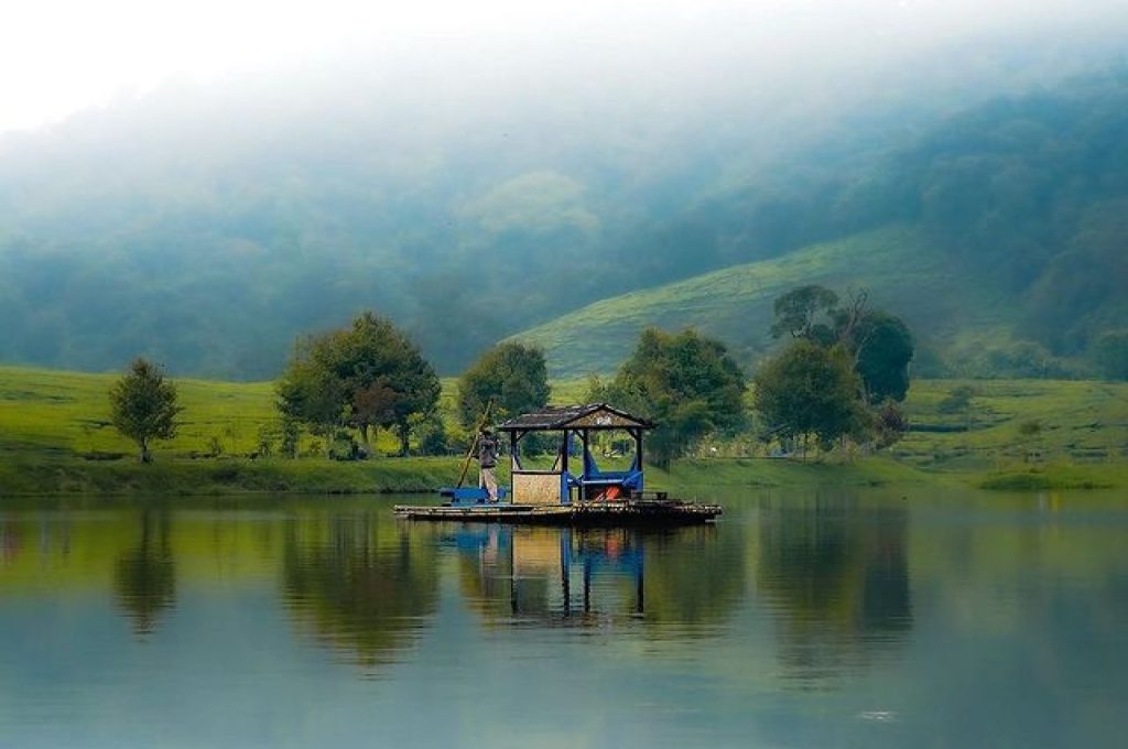 Telaga Saat Puncak, danau cantik di daerah Bogor