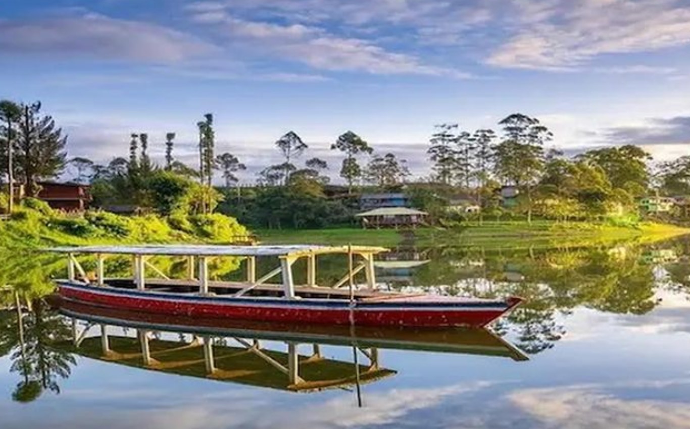 Situ Cileunca, salah satu danau cantik di Jawa Barat (Instagram/@smiling.westjava)