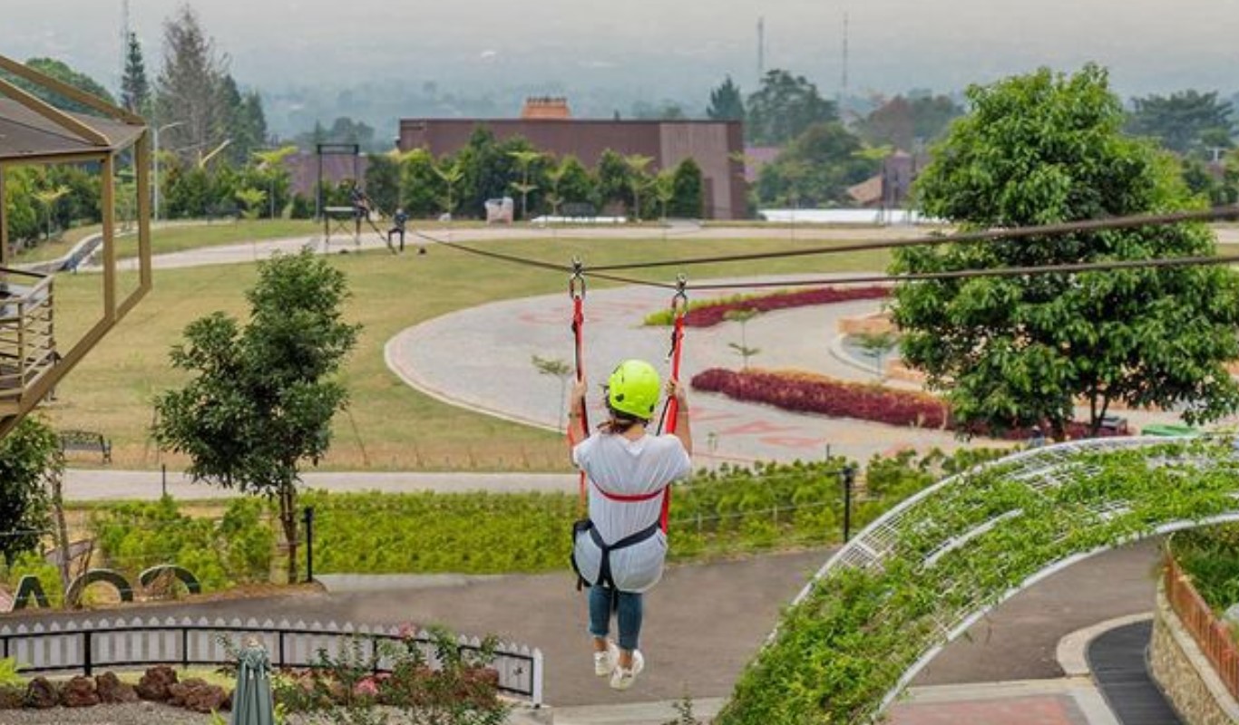 Wahana flying fox di Goalpara Tea Park Sukabumi | Foto: Instagram/goalparateapark