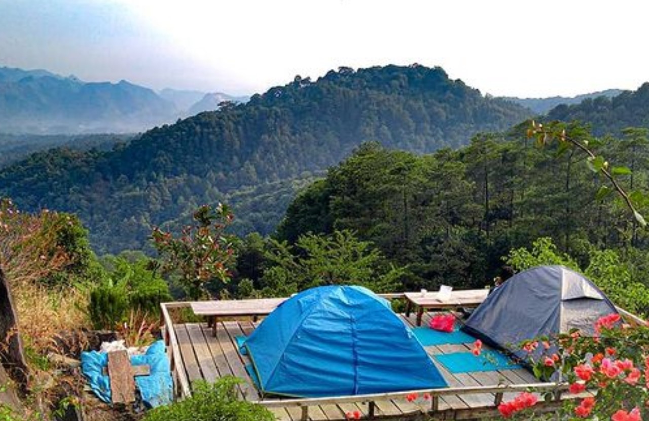 View perbukitan di Bukit Batu Nyongclo Majalengka