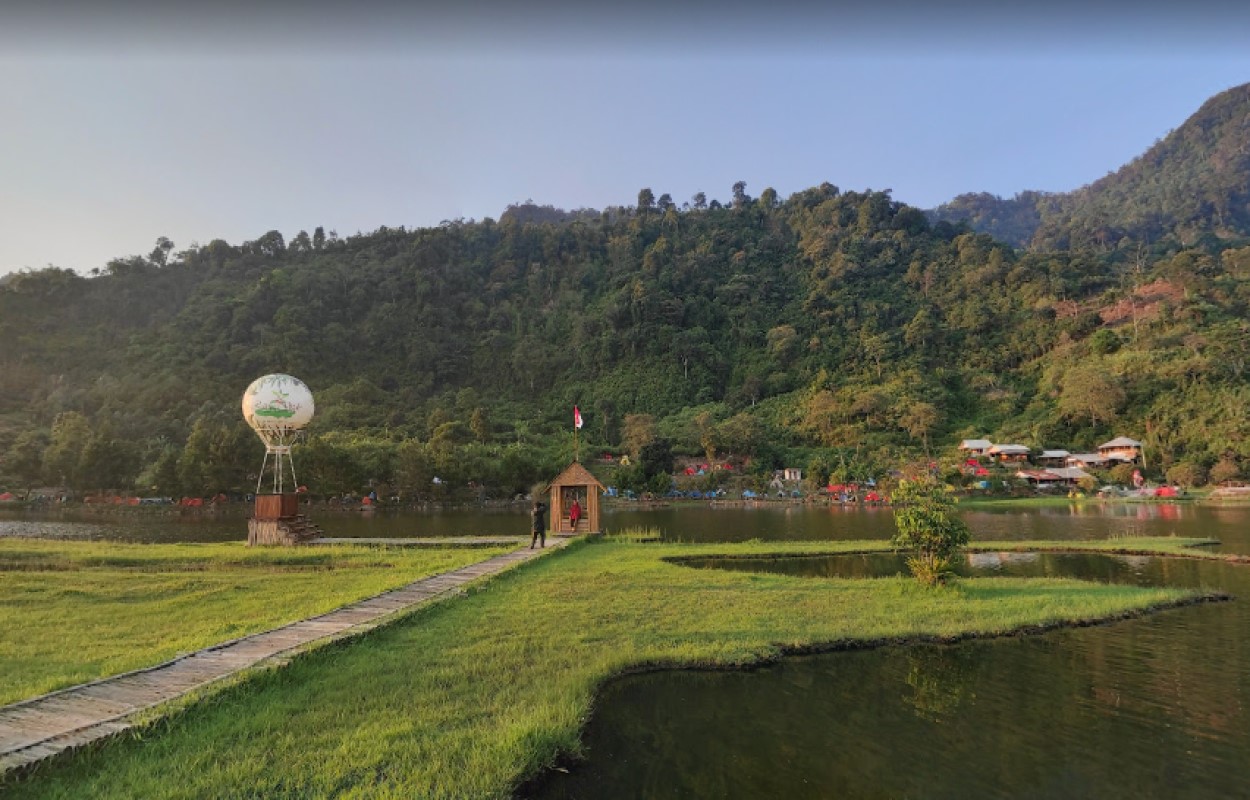 Situ Rawa Gede Bogor dengan latar perbukitan hijau | Foto: Googlemaps/Ai Soedharmo