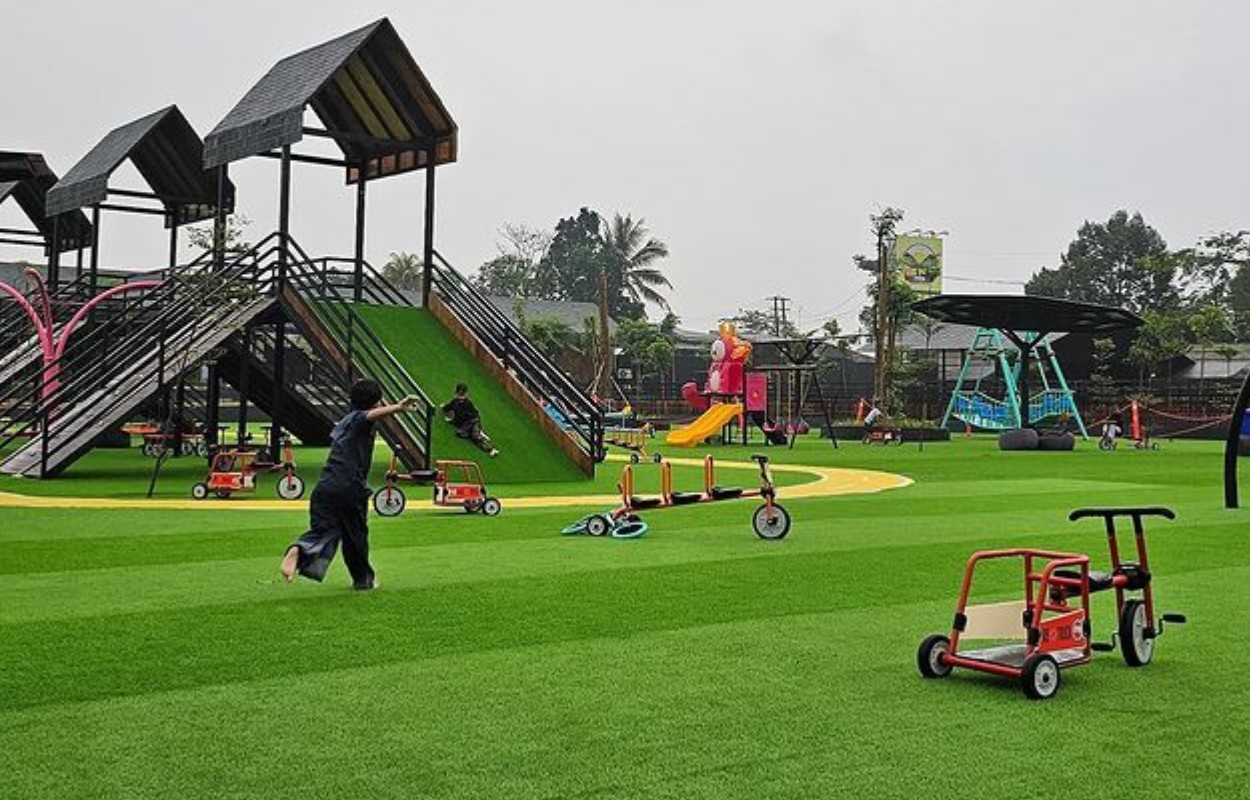 The Nice Park Rumpin Bogor adalah destinasi wisata baru yang menawarkan playground luas dan dilengkapi dengan minizoo serta food court | Foto: Instagram/theniceparkrumpin