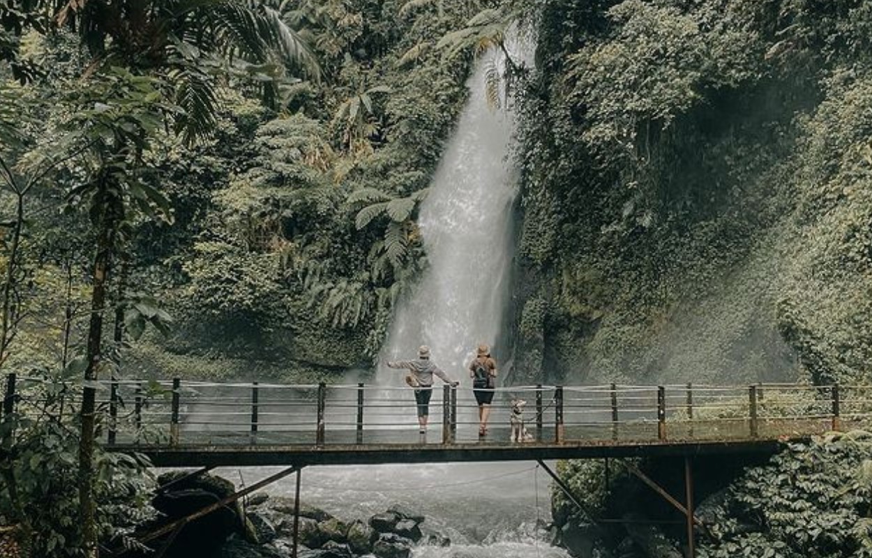 Curug Sawer Sukabumi | Foto: Instagram/kebunpaman_smi