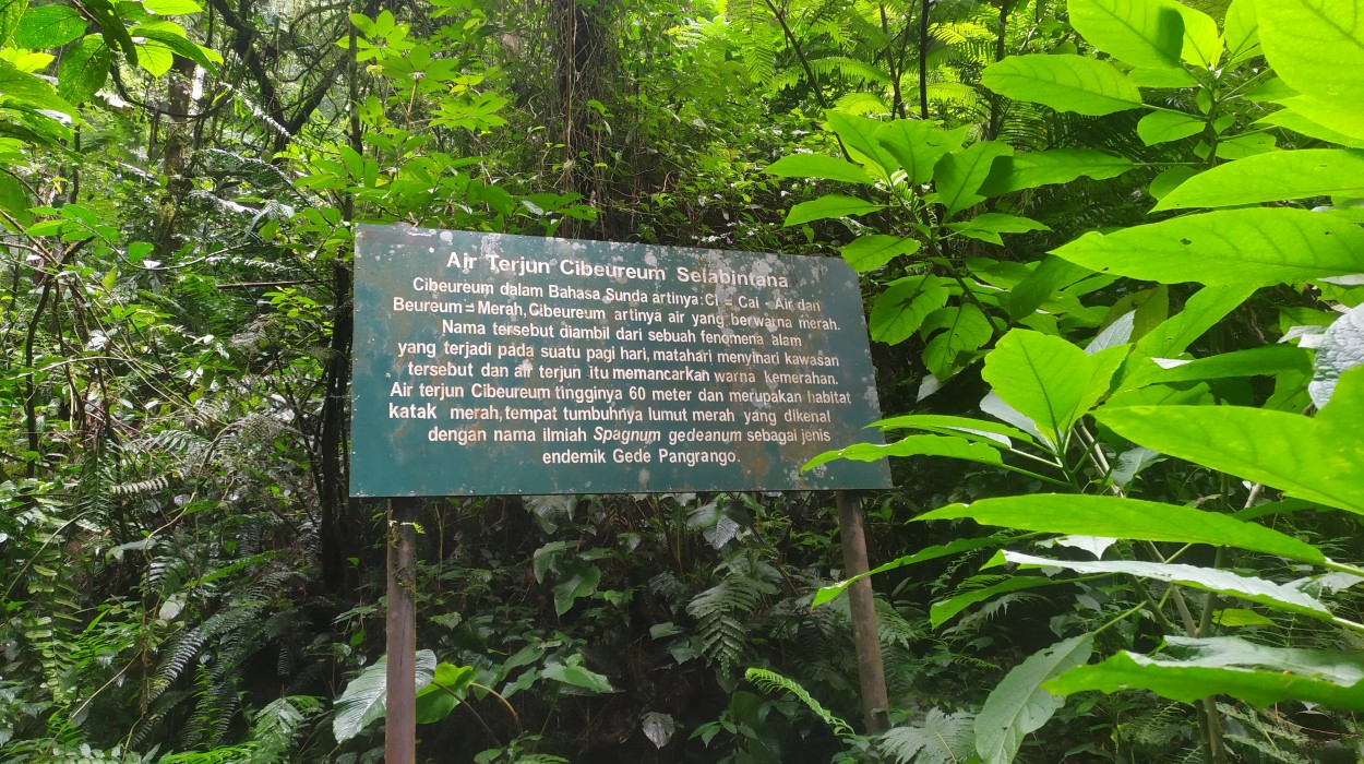 Papan Informasi di dekat Curug Cibeureum Sukabumi | Foto: Sapa Bentala