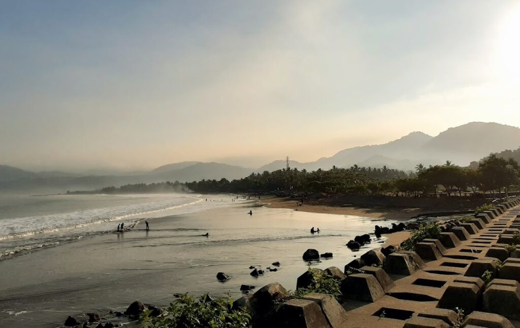 Pantai Batu Bintang Sukabumi