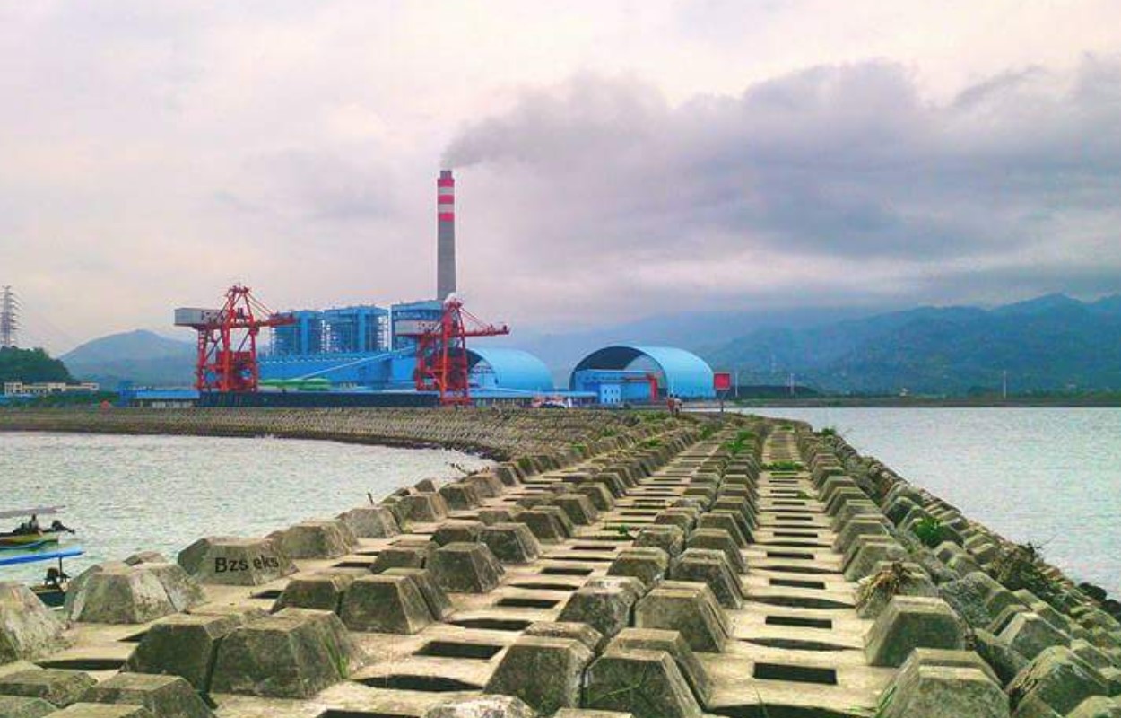 Bangunan PLTU di Pantai Batu Bintang Sukabumi