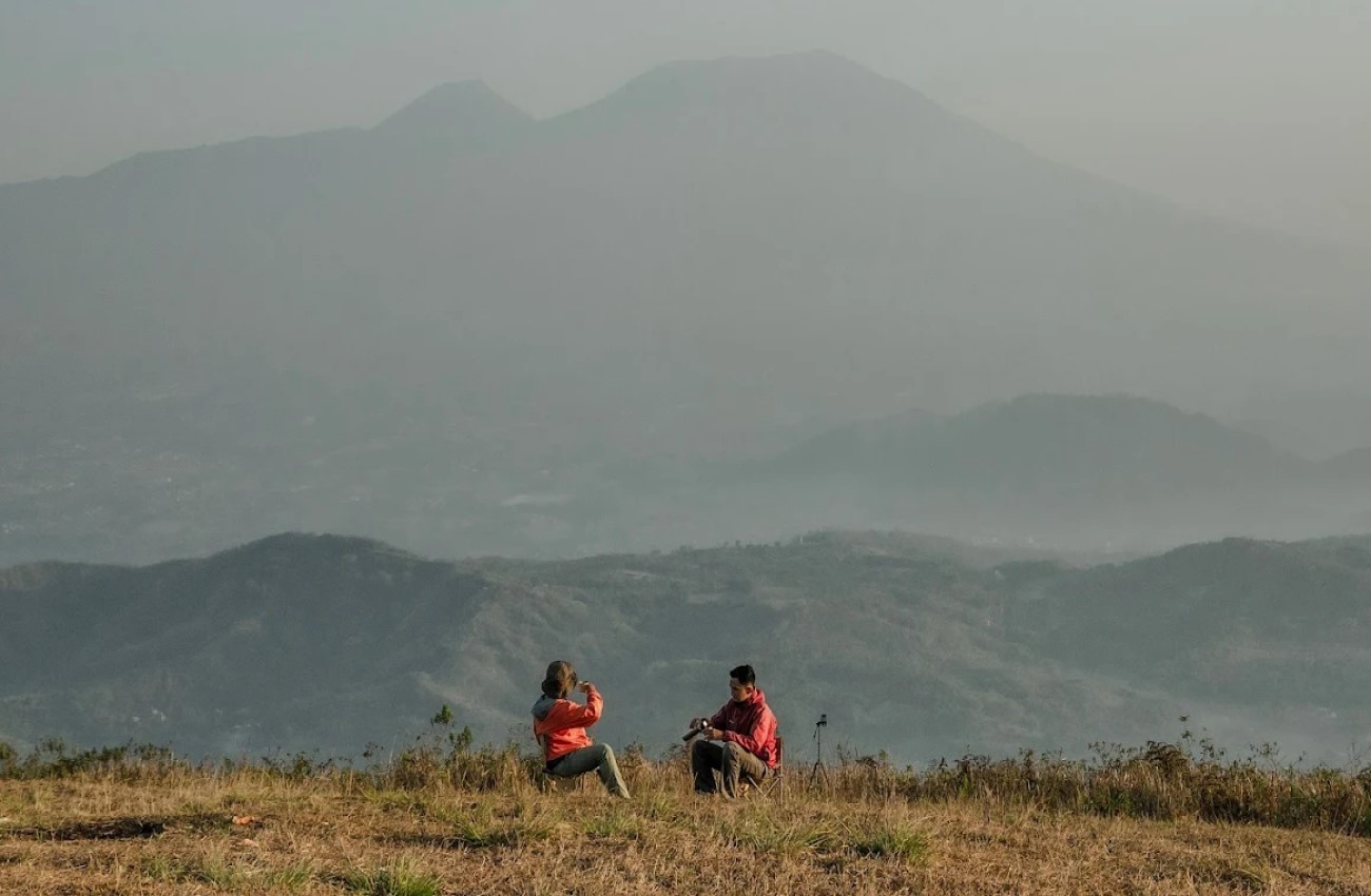 Puncak Peuyeum Sukabumi dengan latar Gunung Gede Pangrango | Foto: Googlemaps/AC DIPRO