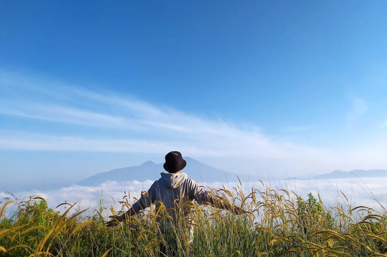 Pemandangan lautan awan di Puncak Peuyeum Sukabumi yang menjadi salah satu momen langka di sini | Foto: Googlemaps/Mu Sa