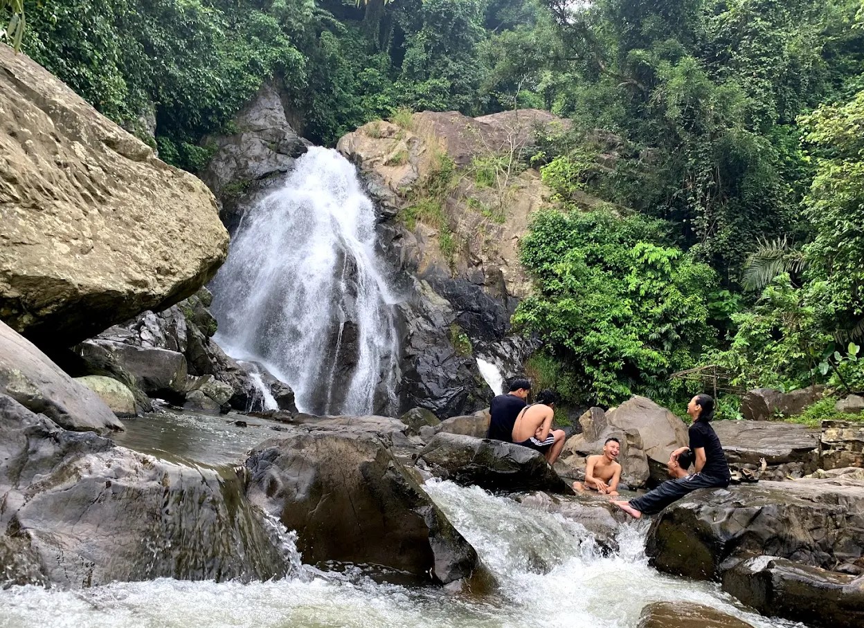 Curug Rahong Bogor bisa menjadi tempat seru bermain air | Foto: Googlemaps/Ji Liong