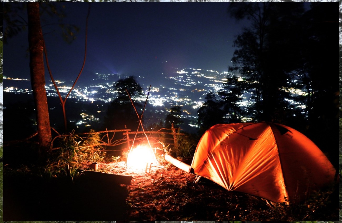 View malam hari di Curug Batu Gede Cisuren | Foto: Gmaps/Max Alexander